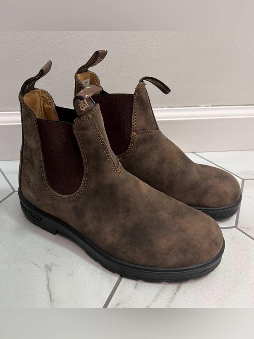 Blundstone 585 Rustic Brown
Premium Leather Chelsea Boots Size 7 Womens